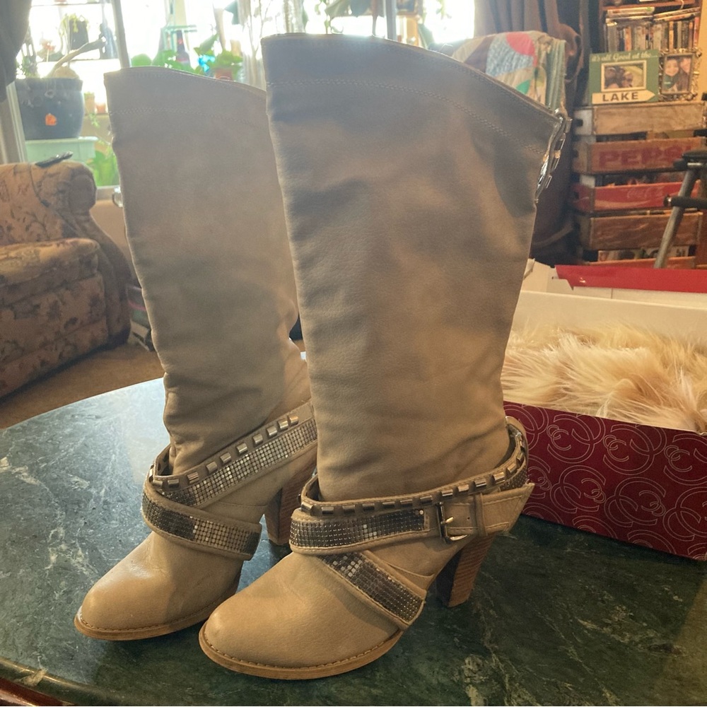 Not rated women’s boots with furry boot covers